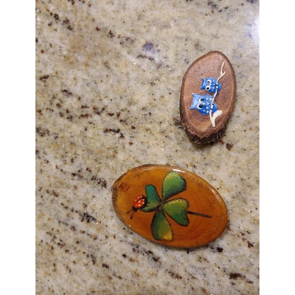 Vintage-Hand Painted Lady Bug & Owl Wood Brooch. Set of 2 - Picture 2 of 8